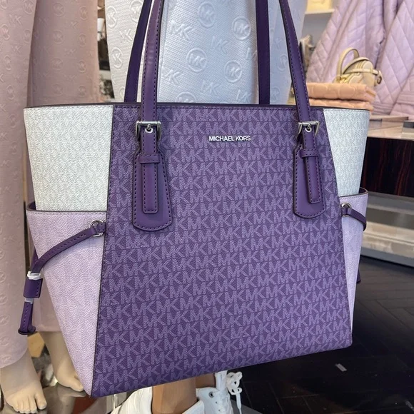 MICHAEL KORS Voyager Large Color-Block Signature Logo Shoulder Tote
Dark Purple - Picture 15 of 16